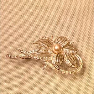 Silver tone signed Napier Brooch with Pearl Accent